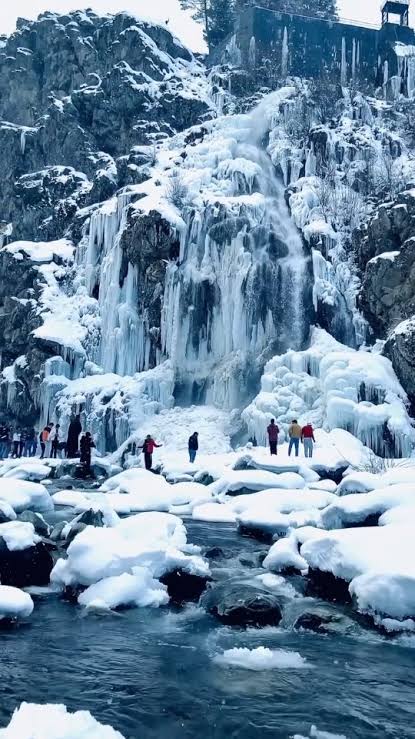 DRUNG WATER FALL FROZEN 
